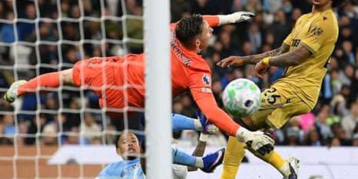 City slice Arsenal's league lead to two points with 3-0 win over Crystal Palace